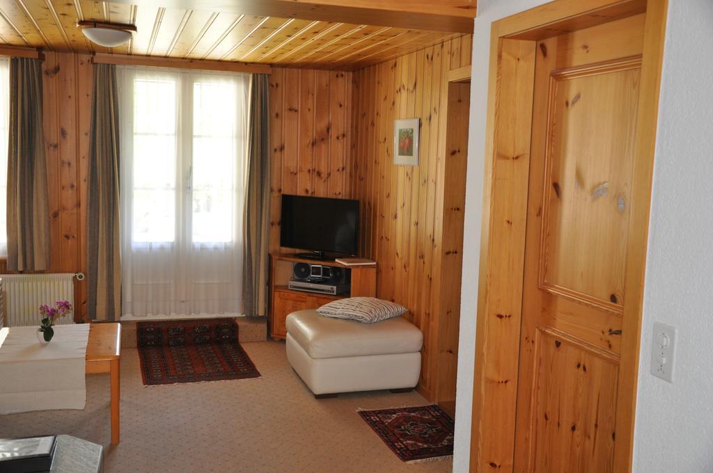 Ferienwohnungen Chalet Hohturnen グリンデルヴァルト エクステリア 写真