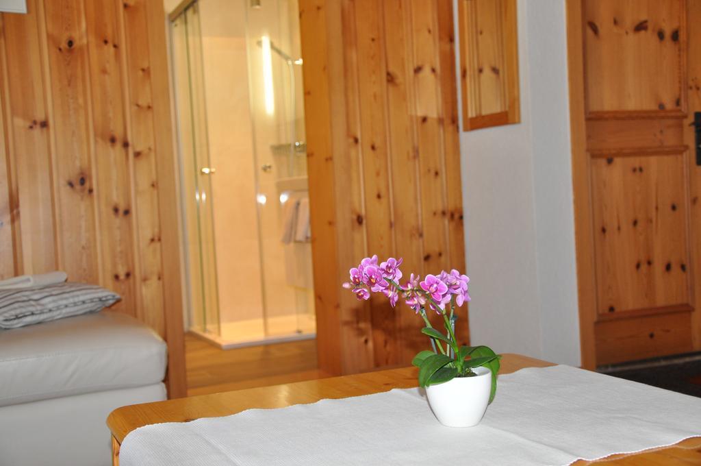 Ferienwohnungen Chalet Hohturnen グリンデルヴァルト エクステリア 写真
