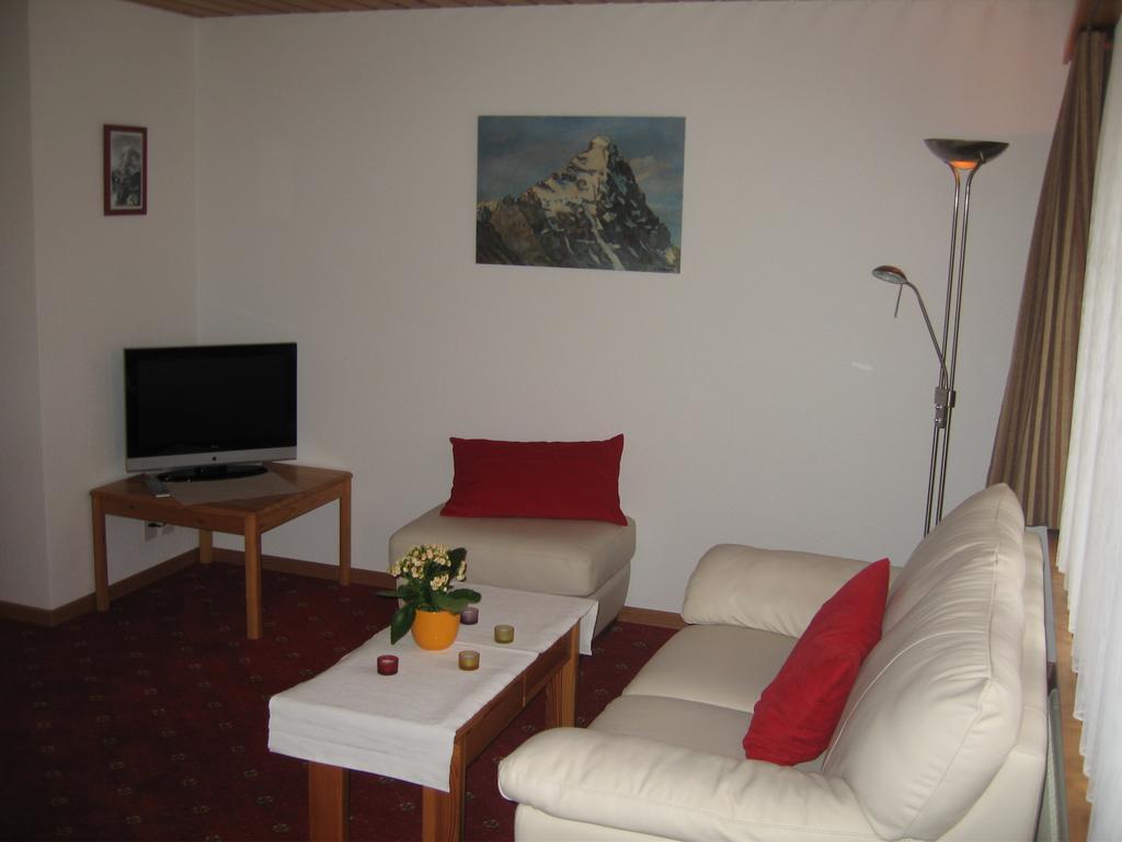 Ferienwohnungen Chalet Hohturnen グリンデルヴァルト 部屋 写真