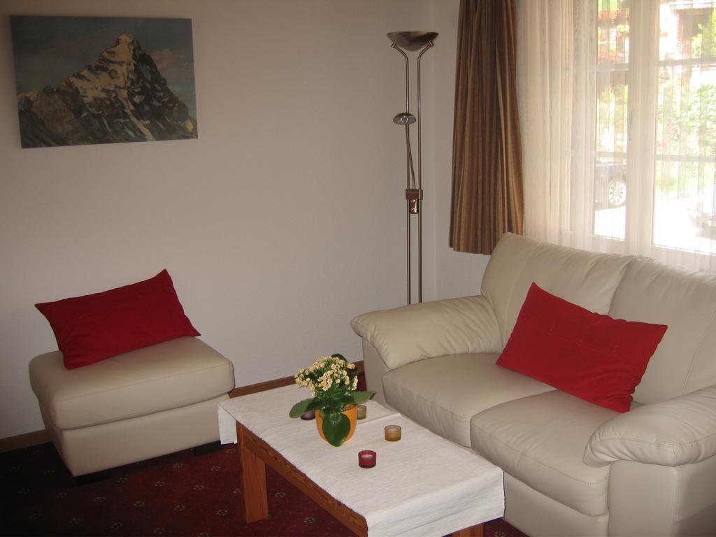 Ferienwohnungen Chalet Hohturnen グリンデルヴァルト 部屋 写真