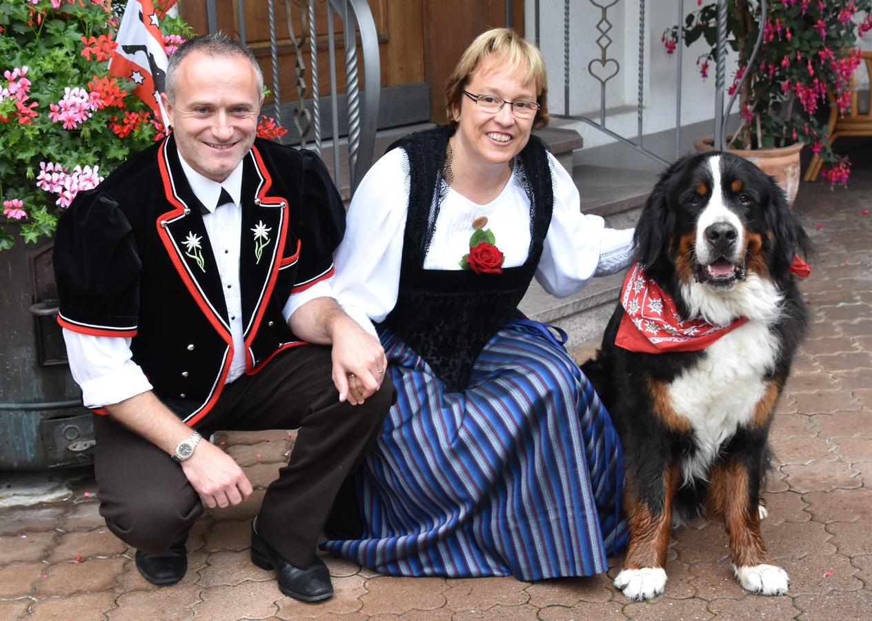 Ferienwohnungen Chalet Hohturnen グリンデルヴァルト エクステリア 写真